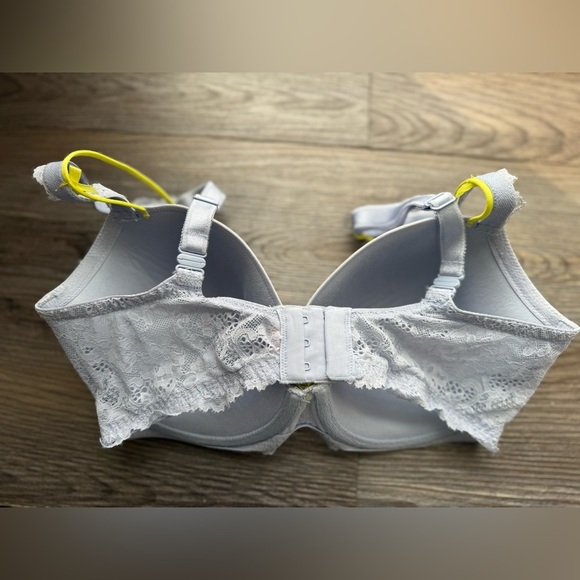 Victoria Secret Elegant Lace Bra Dream Angels with Yellow Accents size 34DDD - Picture 2 of 4